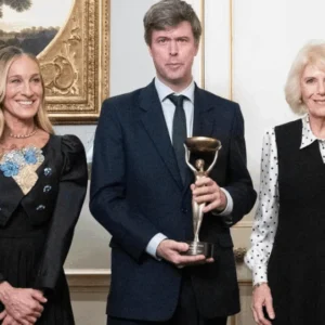 Sarah Jessica Parker apostó por un look fashionista